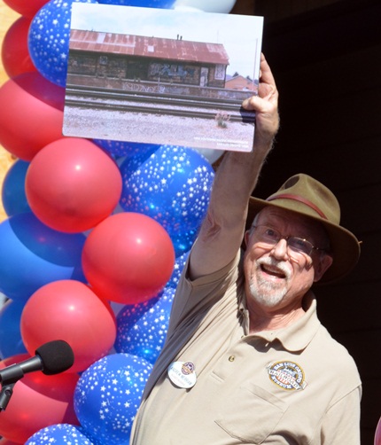 SLORRM member showing photo of old freighthouse